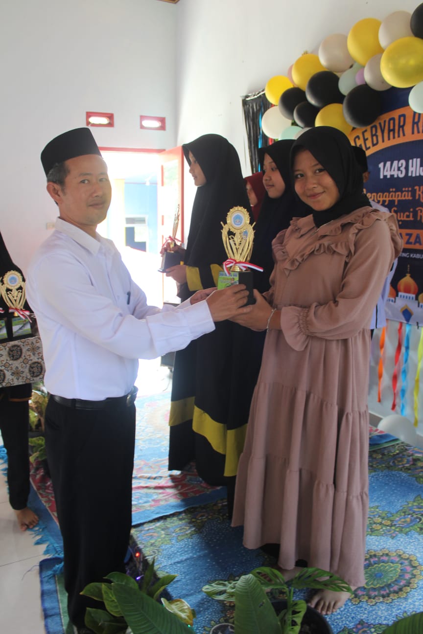 gebyar ramadhan - penyerahan juara.jpg